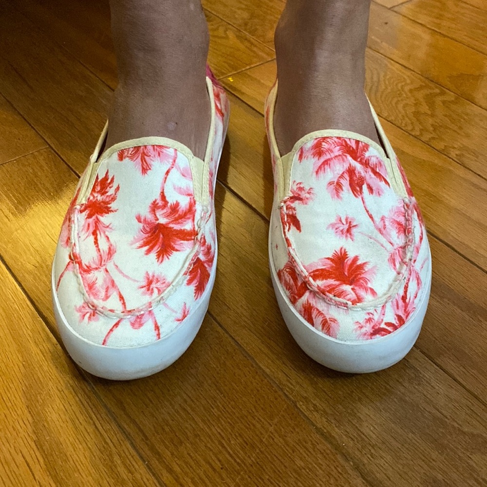 Tommy Bahama slides